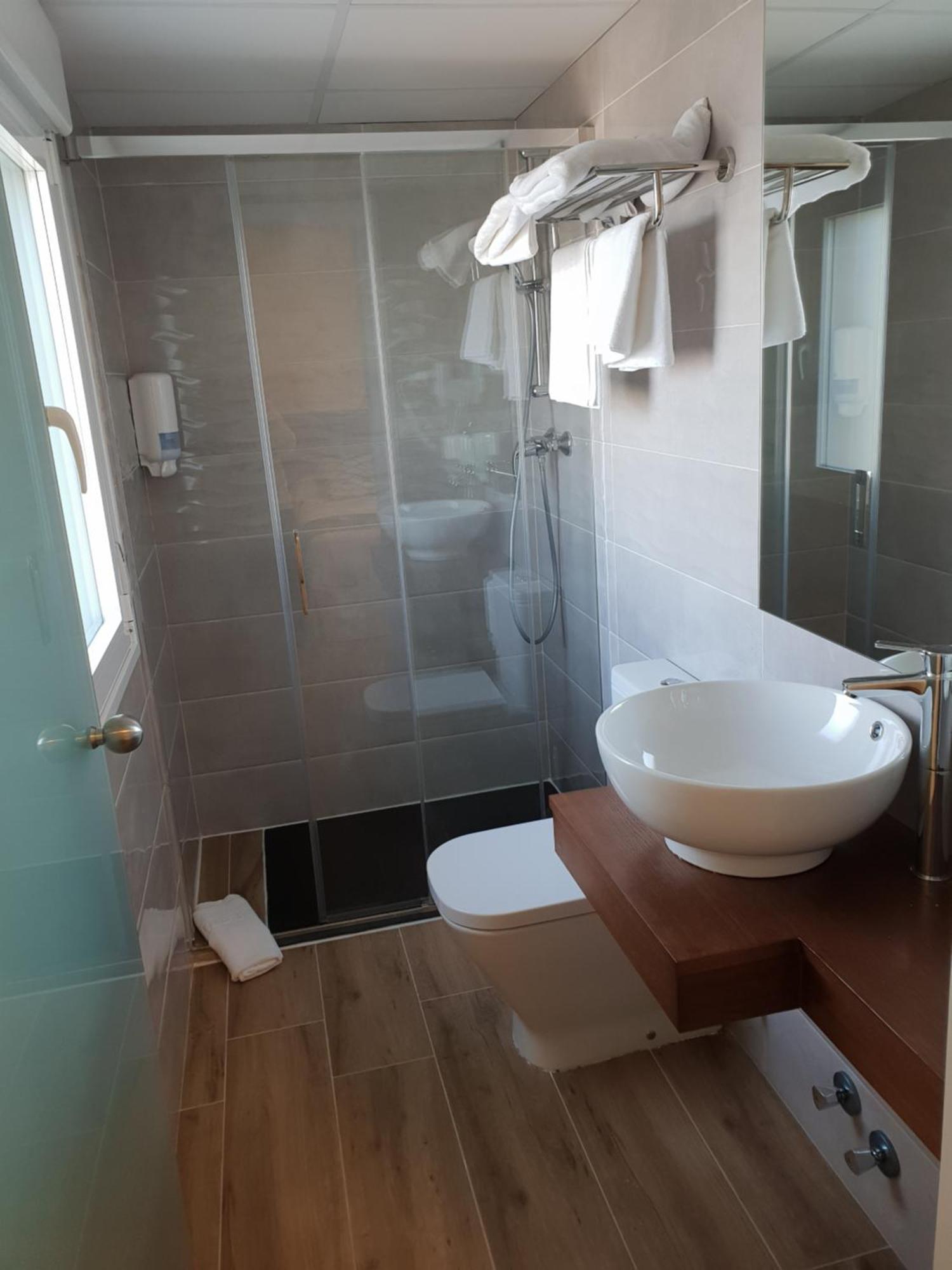 Hostal Cabanas Карбонерас-де-Гуадасаон Экстерьер фото