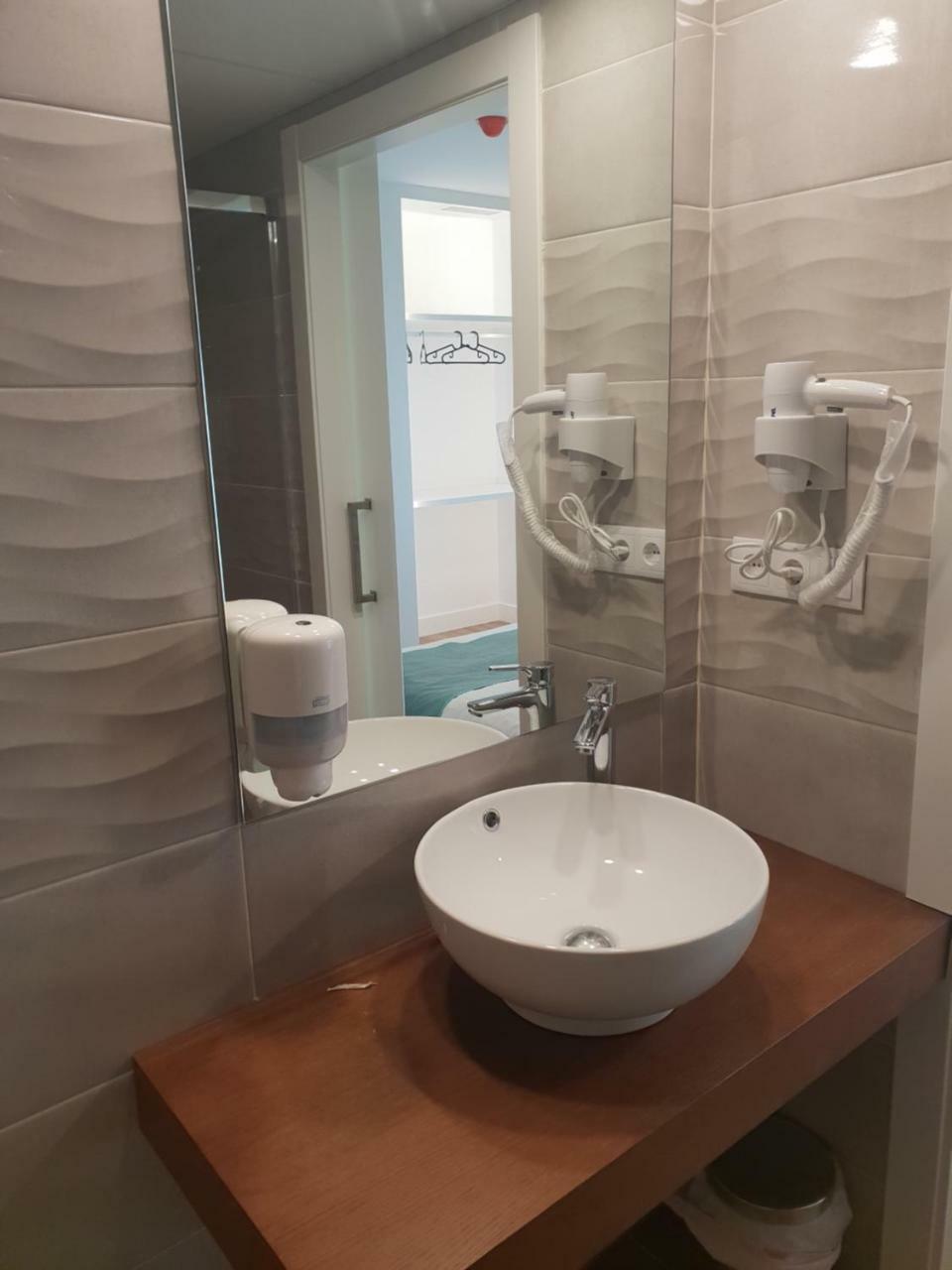 Hostal Cabanas Карбонерас-де-Гуадасаон Экстерьер фото